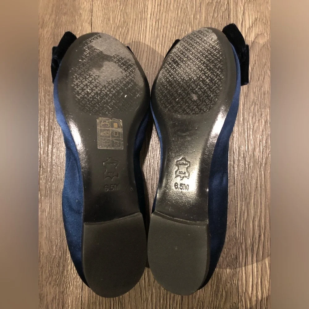 Tory Burch Navy and Black Bow Flats - Picture 4 of 4